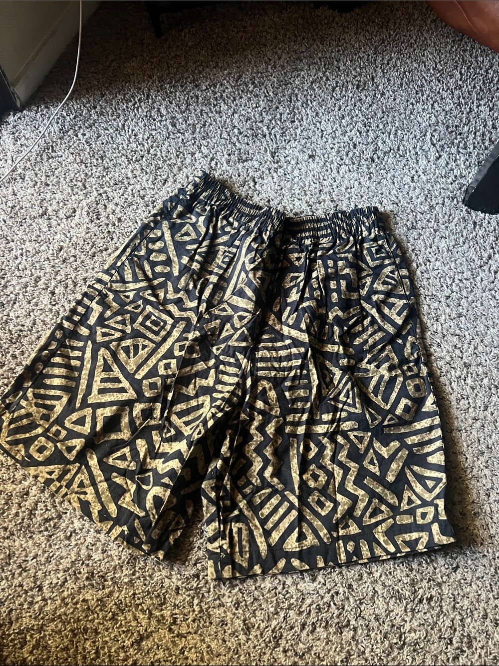 Ann Taylor Black & Gold Geometric Elastic-Waist Athletic Shorts